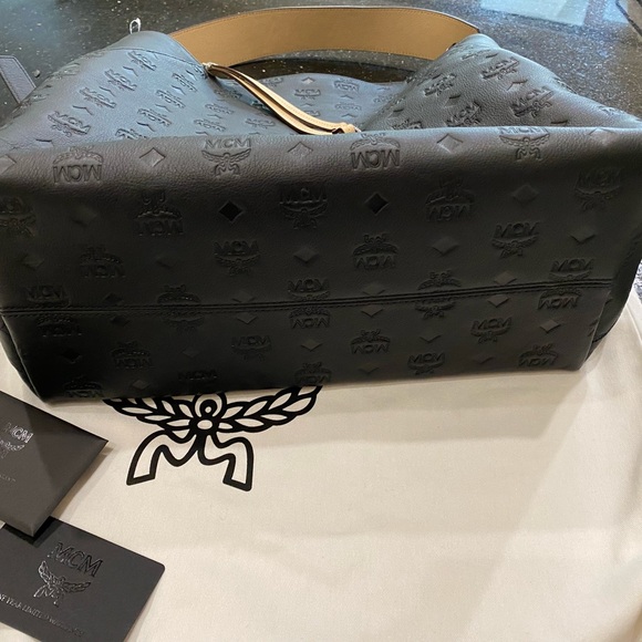 MCM Large Clara Hobo NWT - Picture 8 of 8